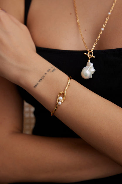 Ethereal Pearl Kiss Bracelet