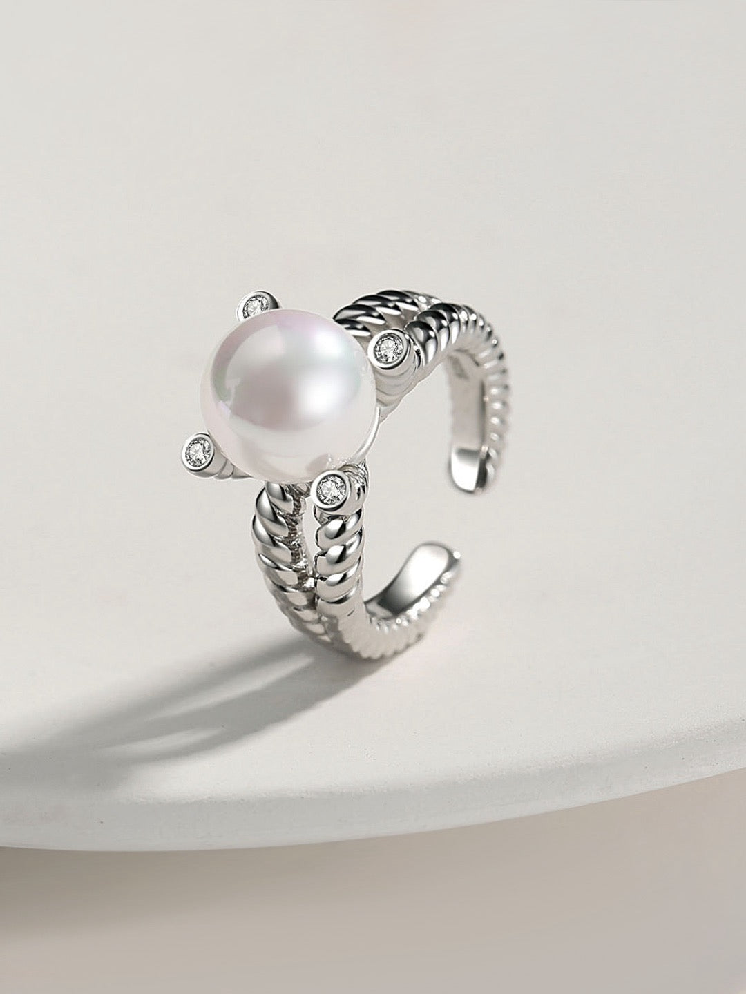 High-born & Elegant Pearl Ring