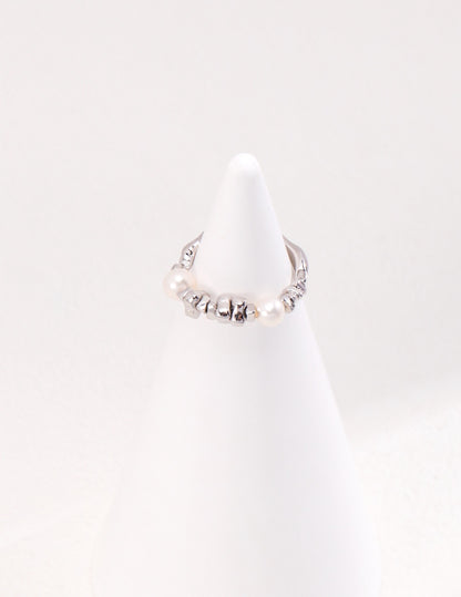 Luxe Pearl Orbit Ring