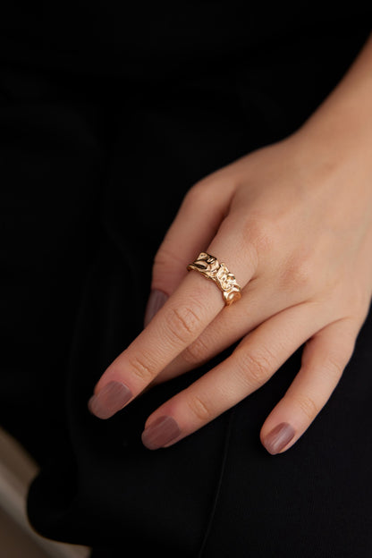 Golden Sculpture Pearl Ring