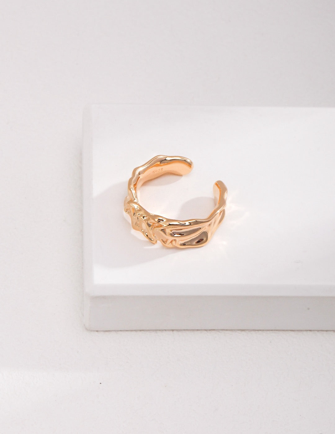 Golden Sculpture Pearl Ring